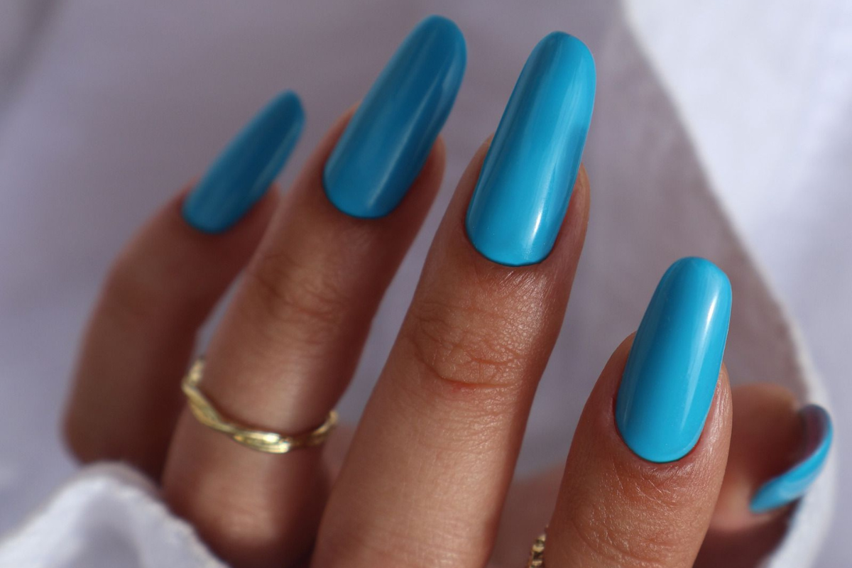 Come Proteggere la Manicure in Spiaggia e Piscina