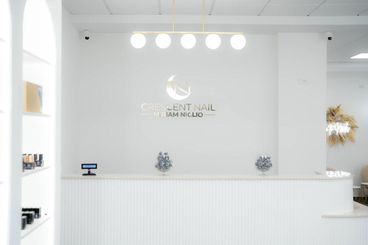 Crescentnail