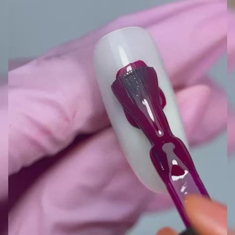 Carica video: Gel polish 8ml Vin Brulè Crescent Nail