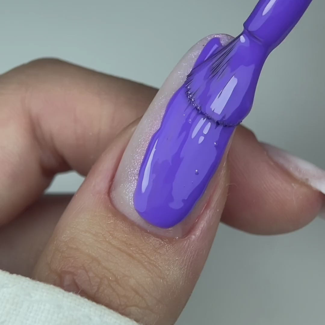 Carica video: Gel Polish 8ml Royal Purple